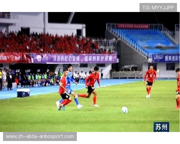 足球比赛中的高空球争夺与头球技巧